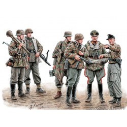 World War II Era, “Let's stop them here !" German military men 1945 1/35