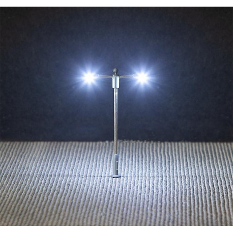 Éclairage public LED, lampe en prolongement, deux bras / LED Street lighting, pole-integrated lamp, two arms N