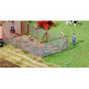 Clôture à treillis métalliques 340mm / Wire mesh fence with wood poles, 340 mm H0