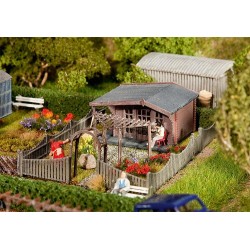 Jardin d'ouvrier avec tonnelle / Allotments with summer house H0