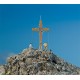 Croix de sommet avec pic de montagne / Summit cross with mountain peak H0