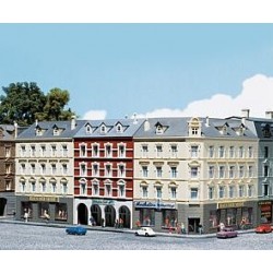 Rangée d'immeubles urbains / Row of town houses N