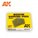 4 Eponges abrasives / 4 Medium Sanding Pads 220