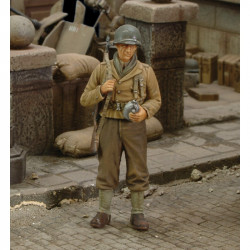U.S. infantry rifleman with canteen, WWII 1/35