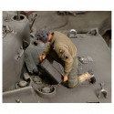 U.S. Crew member refuelling tank, WWII 1/35