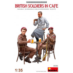 British Soldiers in Cafe 1/35