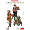 Refugees Teachers Family 1/35